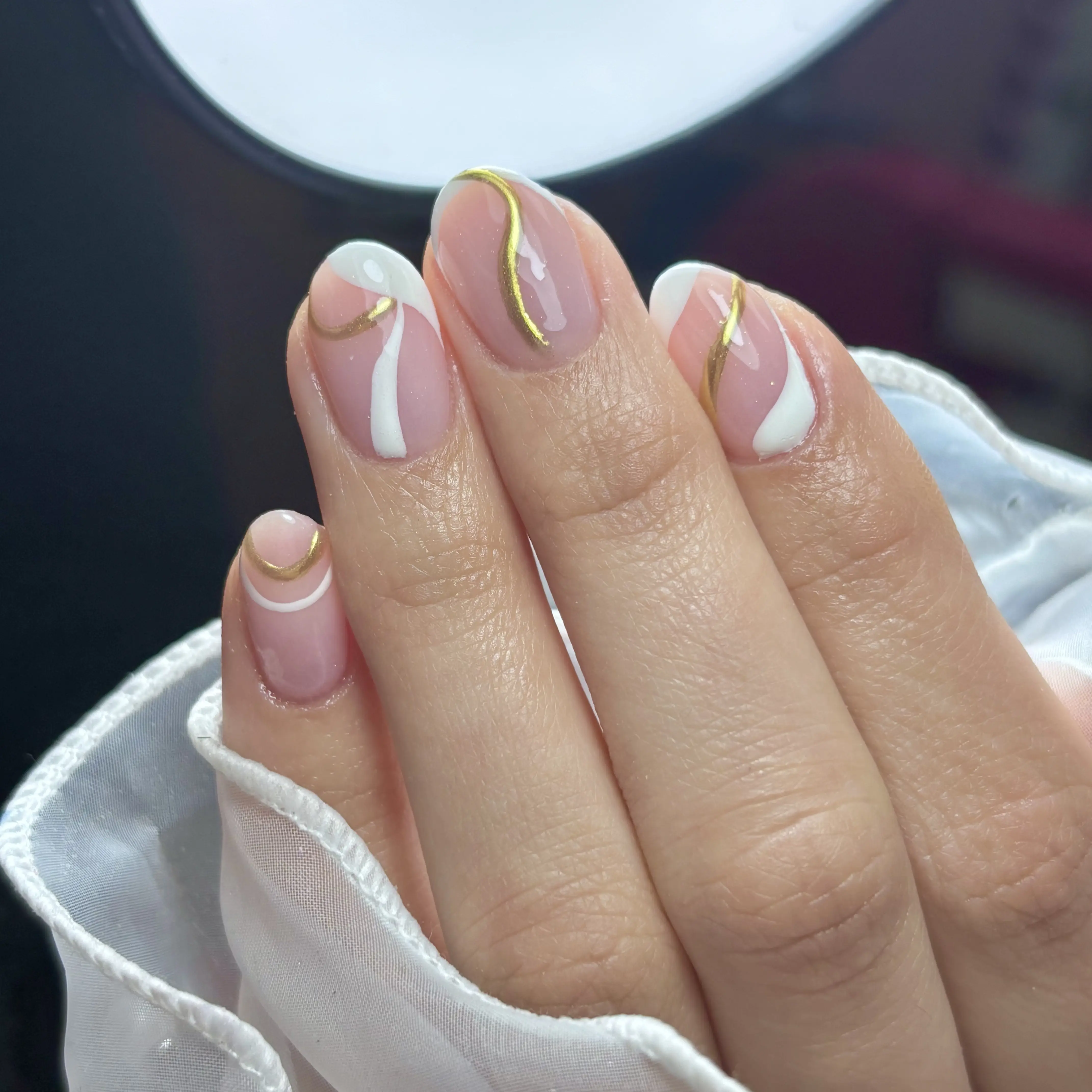 Esmaltado con acabado brillante y uniforme